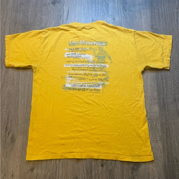 Vintage I Am A Messenger Christian Graphic Tee Yellow Jesus Shirt Size M Y2K - Picture 7 of 13